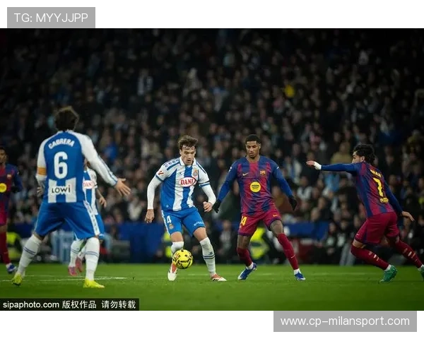 “西甲门将神扑救险，场面惊险刺激”，足球门将神扑